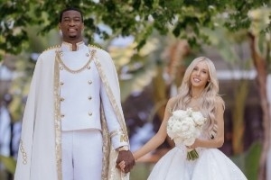 GOAT大婚!凯·琼斯与妻子正式完婚 现东家土超球队埃菲斯送祝福