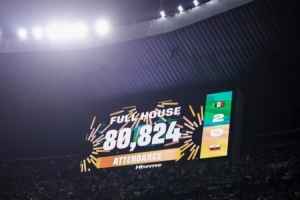 狂热!80824人入场观战墨西哥2-0厄瓜多尔,阿兹特克体育场爆满!